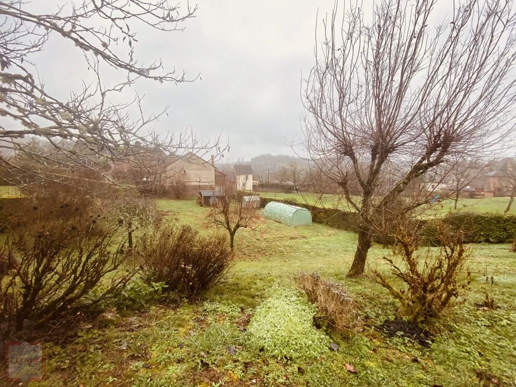 MAISON DE PLAIN PIED DANS VILLAGE TOUS COMMERCES