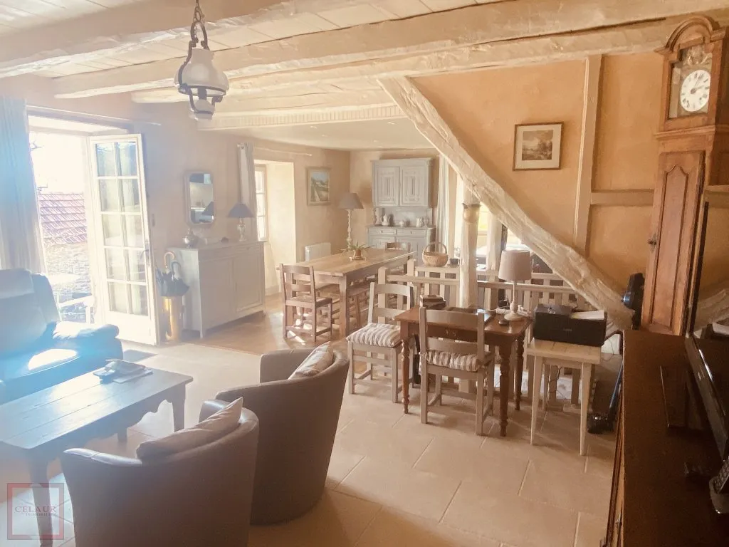 TRES BEL ENSEMBLE AVEC VUE ET 1 HA